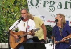 enjoy-live-music-at-ashevilles-organicfest